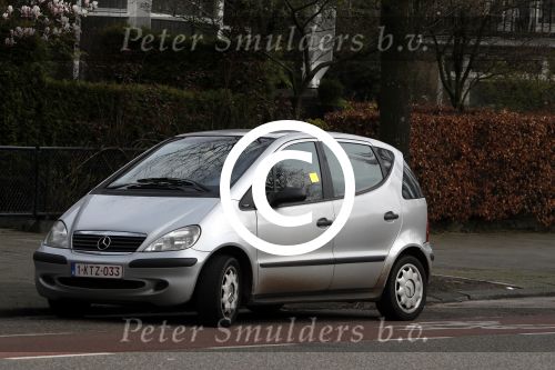 Amsterdam 2 april 2016 
Noi pakon heeft bekeuring op haar auto voor het huis van Martijn Krabbe
