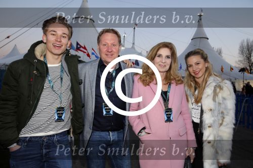Amsterdam 17 maart 2016
Premiere circus du soleil bij amsterdam arena.
Oos Kesbeke met gezin