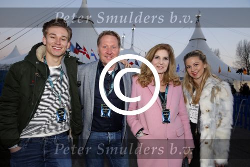 Amsterdam 17 maart 2016
Premiere circus du soleil bij amsterdam arena.
Oos Kesbeke met gezin
