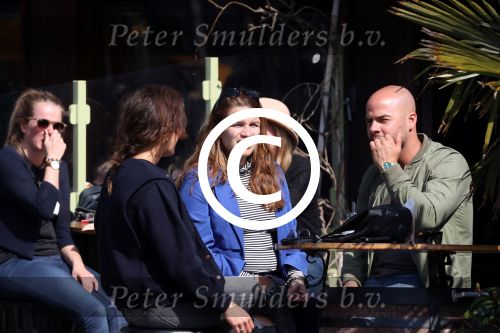Amsterdam 10 april 2016
Oscar Aerts met zijn zwangere vriendin Jessica en nog een kennis op terras.