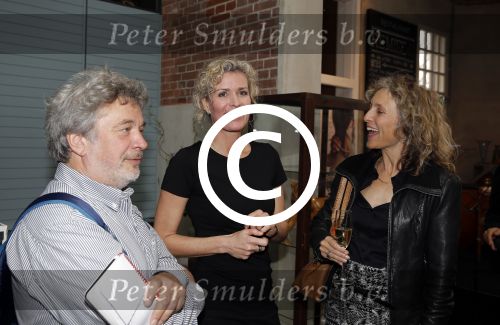 Amsterdam 21 maart 2016 
Boekpresentatie Patricia Snel. ( de pianist) Sandra Schuurhof ontvangt het eerste exemplaar. De presentatie was in hotel de Hallen.