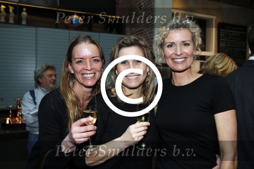 Amsterdam 21 maart 2016 
Boekpresentatie Patricia Snel. ( de pianist) Sandra Schuurhof ontvangt het eerste exemplaar. De presentatie was in hotel de Hallen.