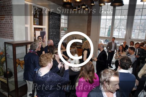 Amsterdam 21 maart 2016 
Boekpresentatie Patricia Snel. ( de pianist) Sandra Schuurhof ontvangt het eerste exemplaar. De presentatie was in hotel de Hallen.