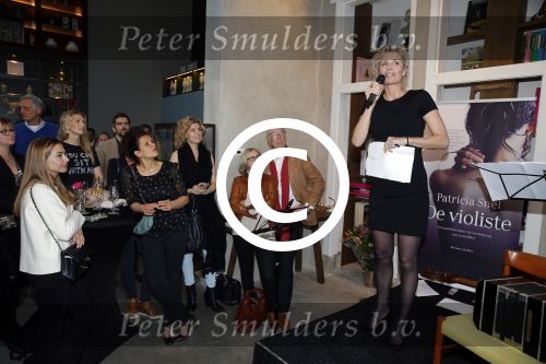 Amsterdam 21 maart 2016 
Boekpresentatie Patricia Snel. ( de pianist) Sandra Schuurhof ontvangt het eerste exemplaar. De presentatie was in hotel de Hallen.