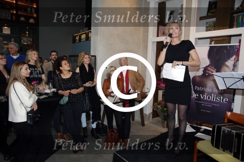 Amsterdam 21 maart 2016 
Boekpresentatie Patricia Snel. ( de pianist) Sandra Schuurhof ontvangt het eerste exemplaar. De presentatie was in hotel de Hallen.