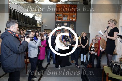 Amsterdam 21 maart 2016 
Boekpresentatie Patricia Snel. ( de pianist) Sandra Schuurhof ontvangt het eerste exemplaar. De presentatie was in hotel de Hallen.
