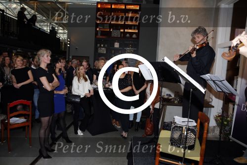Amsterdam 21 maart 2016 
Boekpresentatie Patricia Snel. ( de pianist) Sandra Schuurhof ontvangt het eerste exemplaar. De presentatie was in hotel de Hallen.