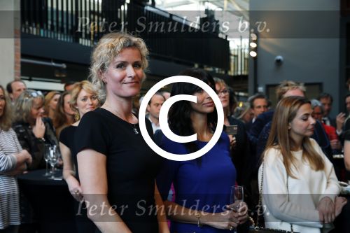 Amsterdam 21 maart 2016 
Boekpresentatie Patricia Snel. ( de pianist) Sandra Schuurhof ontvangt het eerste exemplaar. De presentatie was in hotel de Hallen.
