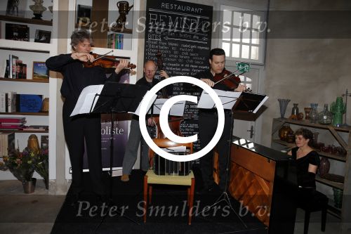 Amsterdam 21 maart 2016 
Boekpresentatie Patricia Snel. ( de pianist) Sandra Schuurhof ontvangt het eerste exemplaar. De presentatie was in hotel de Hallen.