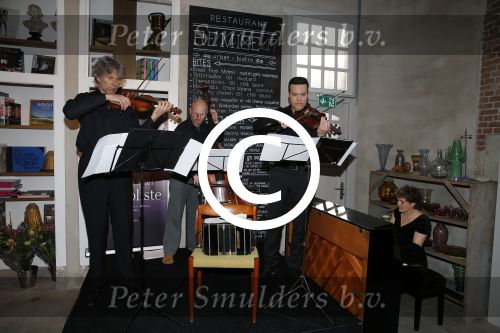Amsterdam 21 maart 2016 
Boekpresentatie Patricia Snel. ( de pianist) Sandra Schuurhof ontvangt het eerste exemplaar. De presentatie was in hotel de Hallen.