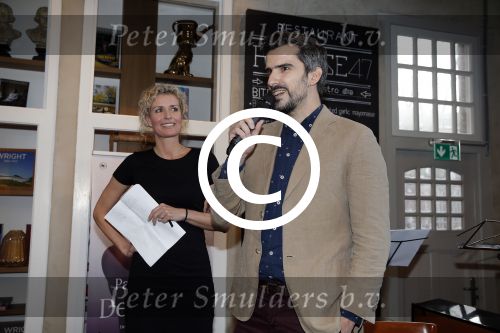 Amsterdam 21 maart 2016 
Boekpresentatie Patricia Snel. ( de pianist) Sandra Schuurhof ontvangt het eerste exemplaar. De presentatie was in hotel de Hallen. De uitgever