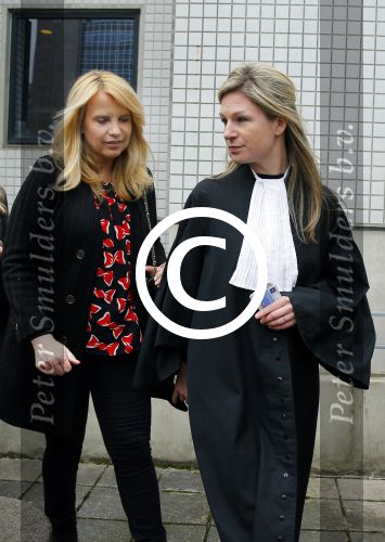 Amsterdam 5 april 2016
Rechtszaak Arrold v d Hurk bijgestaan door Peter Plasman tegen Miljoenenjacht. Linda de Mol werd gehoord als getuige. De dochter van Anita Meijer Patty de Leeuwe was advocaat van Linda.
De rechtszaak was in de rechtbank op de parnassusweg. Xenia Kasper ( manager linda) is er ook bij.