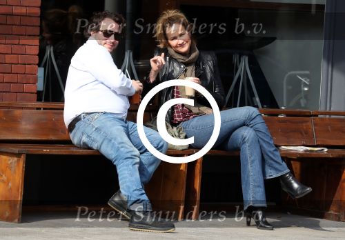Amsterdam 9 april 2016 
Paulien Huizinga met goede kennis Olivier Varossieau op terras