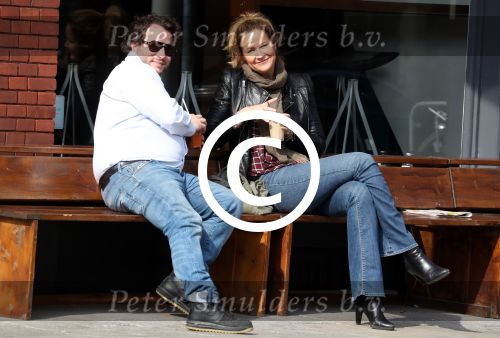Amsterdam 9 april 2016 
Paulien Huizinga met goede kennis Olivier Varossieau op terras