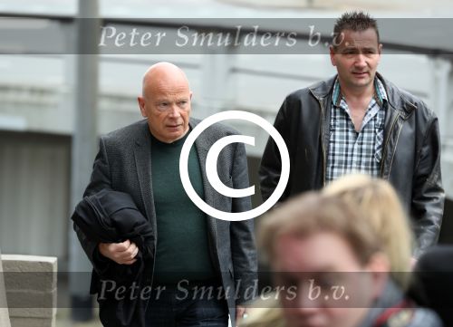 Amsterdam 5 april 2016
Rechtszaak Arrold v d Hurk bijgestaan door Peter Plasman tegen Miljoenenjacht. Linda de Mol werd gehoord als getuige. De dochter van Anita Meijer Patty de Leeuwe was advocaat van Linda.
De rechtszaak was in de rechtbank op de parnassusweg.
