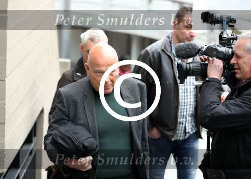 Amsterdam 5 april 2016
Rechtszaak Arrold v d Hurk bijgestaan door Peter Plasman tegen Miljoenenjacht. Linda de Mol werd gehoord als getuige. De dochter van Anita Meijer Patty de Leeuwe was advocaat van Linda.
De rechtszaak was in de rechtbank op de parnassusweg.