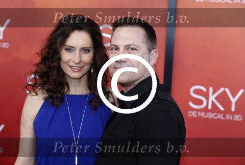 Amsterdam  3 april 2016
Premiere musical Sky in het Amsterdam theater.
Pia Douwes met een vriend