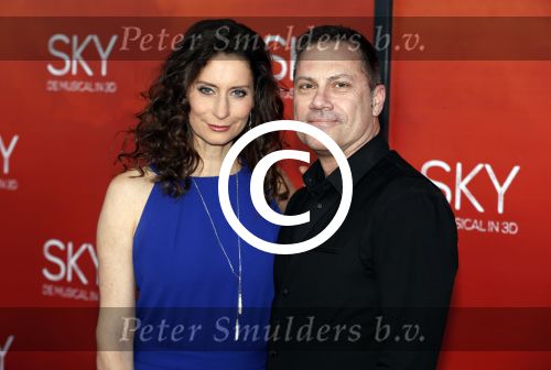 Amsterdam  3 april 2016
Premiere musical Sky in het Amsterdam theater.
Pia Douwes met een vriend