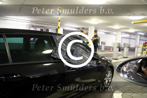 Amsterdam 11 april 2016 
Politie bij een franse auto met ingeslagen raam in parkeergarage