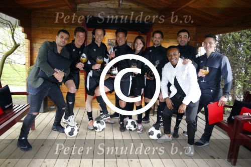 Rotterdam 13 april 2016
Life after Football LAF Voet golf met oa Eljero Elia Najib Amhali Pierre v Hooijdonk Fajah Lourens Joelle Witschge Ramon Beuk Evgeniy Levchencko Michael Mols Romano Denneboom Kahlid Boularouz en de organisatoren Regi Blinker enSoufian Asafiati