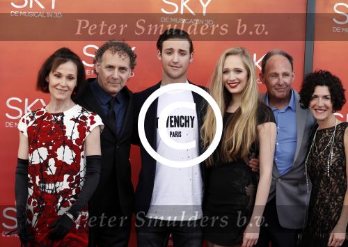 Amsterdam  3 april 2016
Premiere musical Sky in het Amsterdam theater. Robin de Levita met vrouw en kinderen
