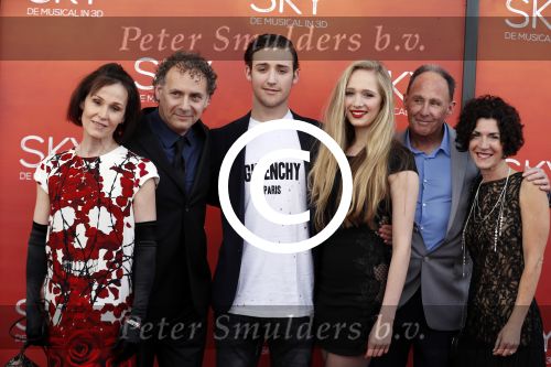 Amsterdam  3 april 2016
Premiere musical Sky in het Amsterdam theater. Robin de Levita met vrouw en kinderen