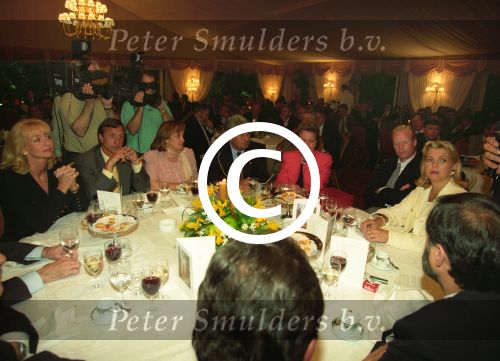 Mei 1995 Afscheid Ronald Koeman bij FC Barcelona met o.a. Johan Cruijff Danny Cruijff en Bartina Koeman