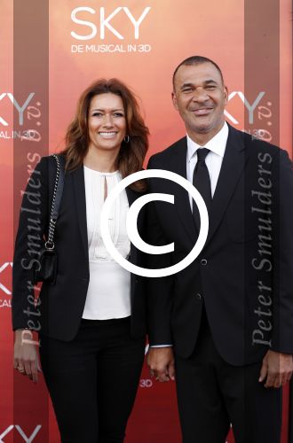 Amsterdam  3 april 2016
Premiere musical Sky in het Amsterdam theater.
Ruud Gullit met zijn vriendin Karin de Rooij