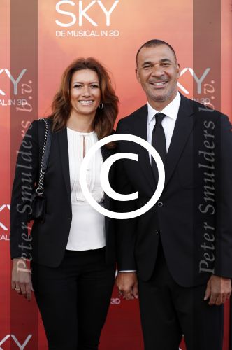 Amsterdam  3 april 2016
Premiere musical Sky in het Amsterdam theater.
Ruud Gullit met zijn vriendin Karin de Rooij