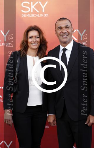 Amsterdam  3 april 2016
Premiere musical Sky in het Amsterdam theater.
Ruud Gullit met zijn vriendin Karin de Rooij