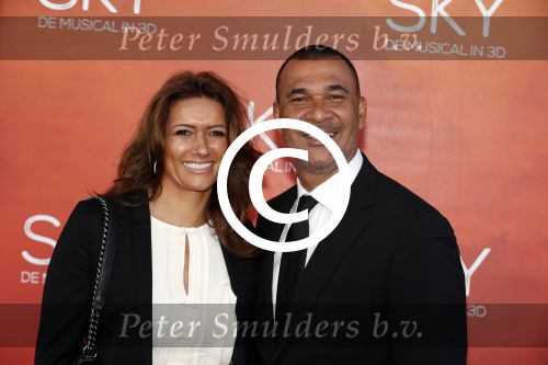 Amsterdam  3 april 2016
Premiere musical Sky in het Amsterdam theater.
Ruud Gullit met zijn vriendin Karin de Rooij