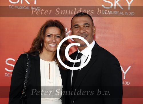 Amsterdam  3 april 2016
Premiere musical Sky in het Amsterdam theater.
Ruud Gullit met zijn vriendin Karin de Rooij