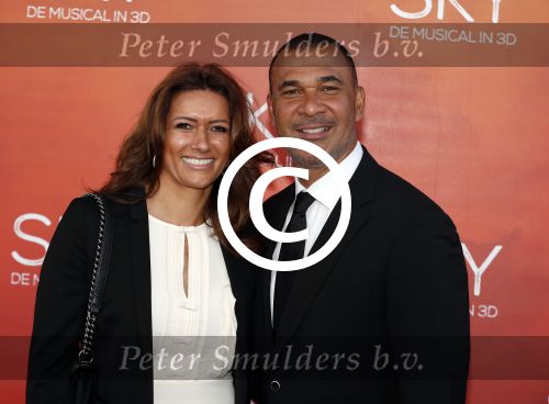 Amsterdam  3 april 2016
Premiere musical Sky in het Amsterdam theater.
Ruud Gullit met zijn vriendin Karin de Rooij