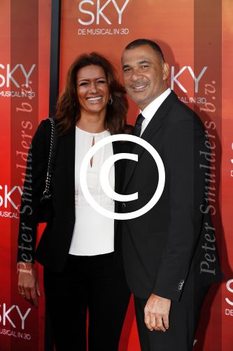Amsterdam  3 april 2016
Premiere musical Sky in het Amsterdam theater.
Ruud Gullit met zijn vriendin Karin de Rooij