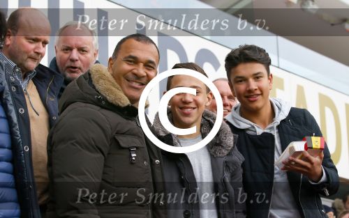 Eindhoven, 20 Maart 2016 Kompetitiewedstrijd PSV-AJAX, eindstand 0-2
Ruud Gullit met zijn zoon Maxime ( en vriendje) als toeschouwer
ghurema@zonnet.nl Gerard Regels