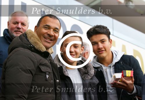 Eindhoven, 20 Maart 2016 Kompetitiewedstrijd PSV-AJAX, eindstand 0-2
Ruud Gullit met zijn zoon Maxime ( en vriendje) als toeschouwer
ghurema@zonnet.nl Gerard Regels