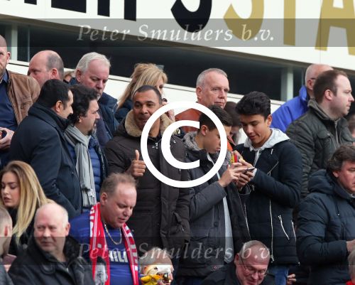 Eindhoven, 20 Maart 2016 Kompetitiewedstrijd PSV-AJAX, eindstand 0-2
Ruud Gullit met zijn zoon Maxime ( en vriendje) als toeschouwer
ghurema@zonnet.nl Gerard Regels