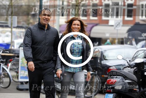 Amsterdam 22 maart 2016 
Ruud Gullit met zijn vriendin Karin de Rooij in Amsterdam zuid