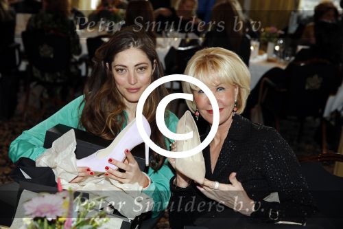 Amsterdam 21 maart 2016  
Strong woman award in het Amstel hotel.
Sheila de Vries met Nadia Palesa