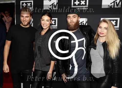 Amsterdam 11 april 2016
Premiere documentaire Martin Garrix in tuschinski. Dj showtek met vriendinnen