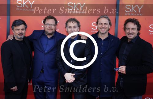 Amsterdam 3 april 2016
Premiere musical Sky in het Amsterdam theater.
Robin de Levita John Ewbank Marco Borsato Kees Abrahams en Piotr Sikora