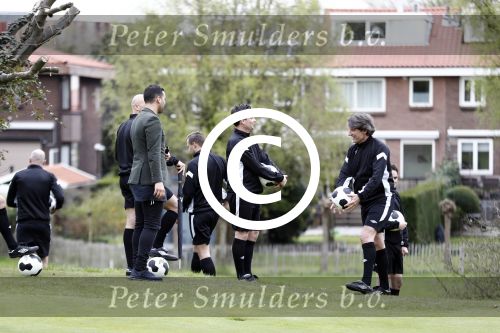 Rotterdam 13 april 2016
Life after Football LAF Voet golf met oa Eljero Elia Najib Amhali Pierre v Hooijdonk Fajah Lourens Joelle Witschge Ramon Beuk Evgeniy Levchencko Michael Mols Romano Denneboom Kahlid Boularouz en de organisatoren Regi Blinker enSoufian Asafiati