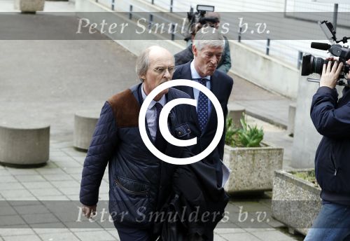 Amsterdam 5 april 2016
Rechtszaak Arrold v d Hurk bijgestaan door Peter Plasman tegen Miljoenenjacht. Linda de Mol werd gehoord als getuige. De dochter van Anita Meijer Patty de Leeuwe was advocaat van Linda.
De rechtszaak was in de rechtbank op de parnassusweg. Advocaat  Stefan Kalff