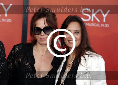 Amsterdam  3 april 2016
Premiere musical Sky in het Amsterdam theater.
Suzanne en Monique Klemann met partners