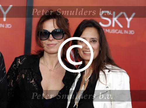 Amsterdam  3 april 2016
Premiere musical Sky in het Amsterdam theater.
Suzanne en Monique Klemann met partners