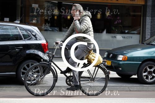 Amsterdam 14 april 2016 
Ursul de Geer op de fiets in amsterdam zuid