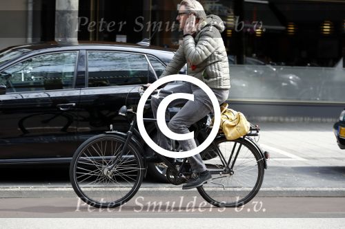 Amsterdam 14 april 2016 
Ursul de Geer op de fiets in amsterdam zuid