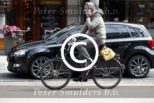 Amsterdam 14 april 2016 
Ursul de Geer op de fiets in amsterdam zuid