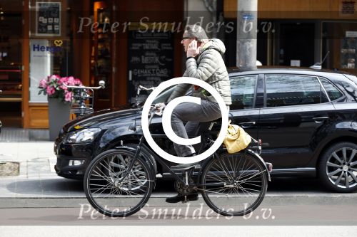 Amsterdam 14 april 2016 
Ursul de Geer op de fiets in amsterdam zuid