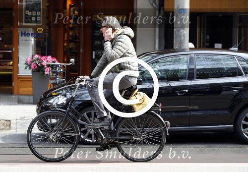 Amsterdam 14 april 2016 
Ursul de Geer op de fiets in amsterdam zuid